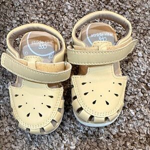 Stride Rite Cream Baby Walker Sandals with Hook-and-Loop Strap